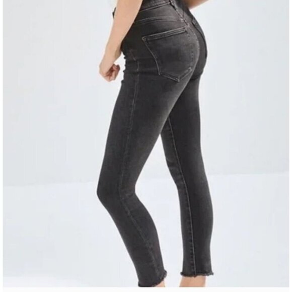 ARITZIA | Denim Forum Lola High Rise Cropped Cutoff Skinny Jeans Gray Sz 25 30L - Picture 3 of 7